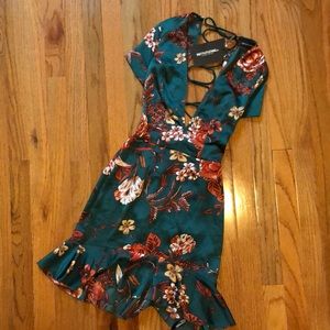 PrettyLittleThing Strappy Back Deep V Dress - New